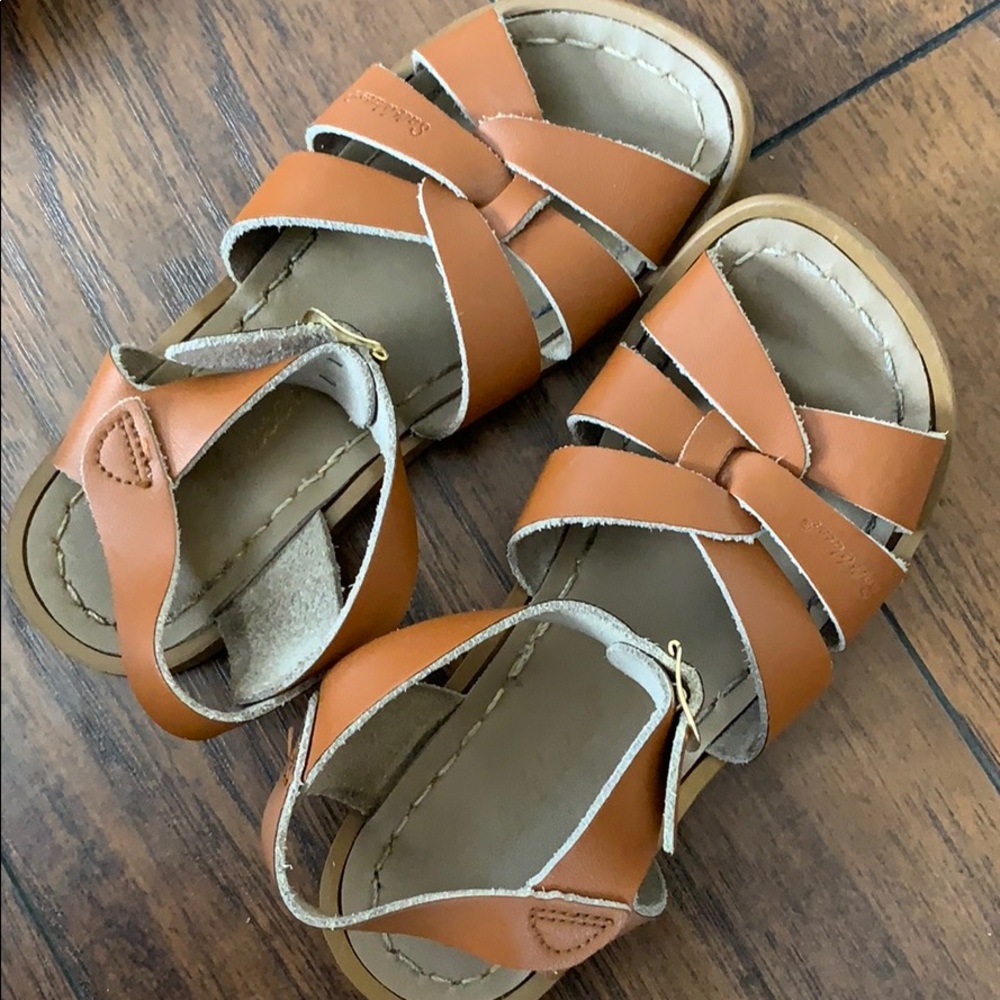 Salt water sandal girls size 11 EUC